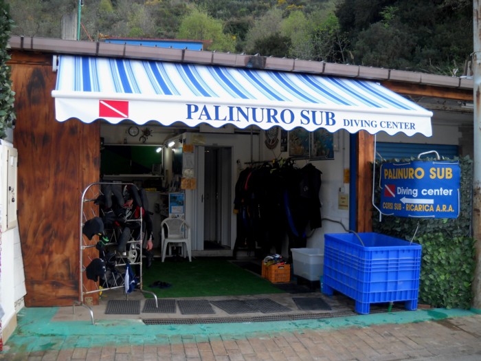 Click per vedere la base del Palinuro Sub D.C. al Porto