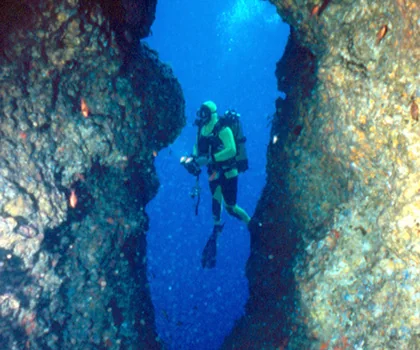 Passaggio tra le rocce